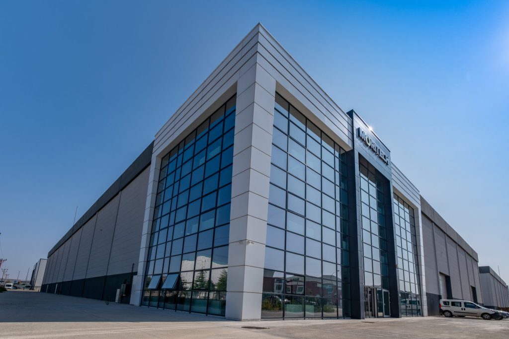 Moritech Robot tesisinin cam cepheli giriş binası