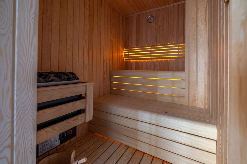 Villadaki ahşap sauna